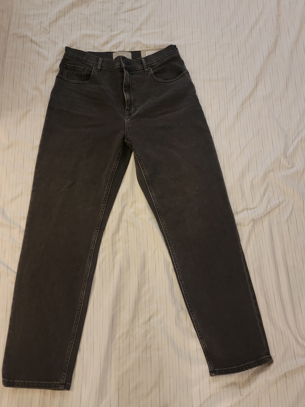 Everlane Cheeky Straight Leg Jeans in Washed Black